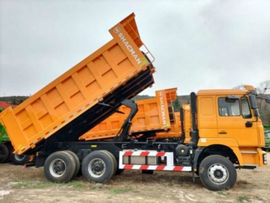 SHACMAN F3000 รถกระบะ 6x4 430 ยูโรII สีเหลือง ด้วยหน้า / หลังหลายชั้นแผ่นสปริง 4 แผ่นหลัก 4 โบลต์ทรง U