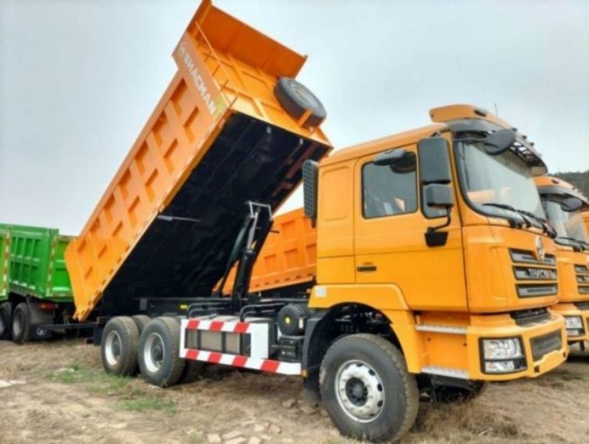 SHACMAN F3000 รถกระบะ 6x4 430 ยูโรII สีเหลือง ด้วยหน้า / หลังหลายชั้นแผ่นสปริง 4 แผ่นหลัก 4 โบลต์ทรง U