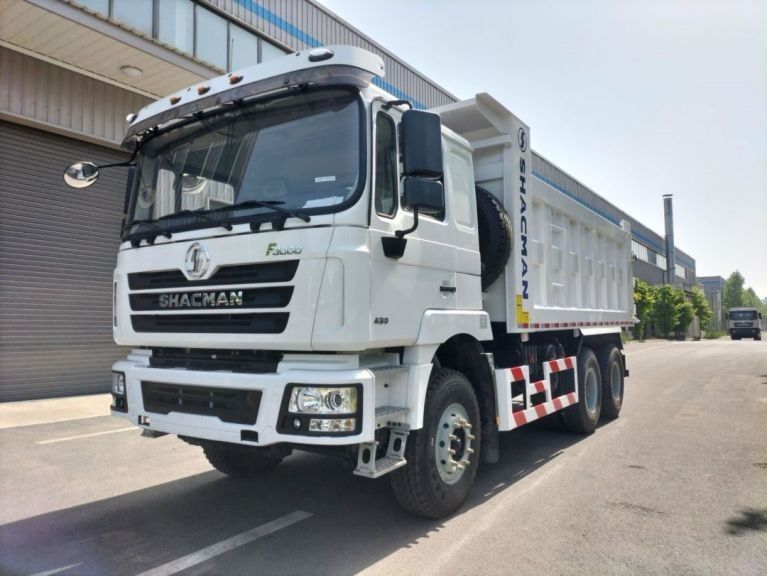 SHACMAN F3000 รถบรรทุกขยะ 6x4 400 EuroII White Tipper 300L ถังน้ํามันเหล็กอัลลูมิเนียม