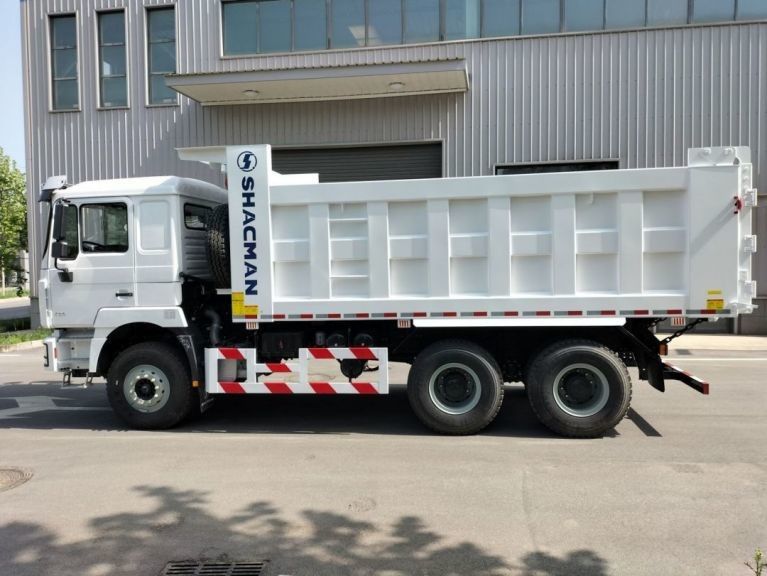 SHACMAN F3000 รถบรรทุกขยะ 6x4 400 EuroII White Tipper 300L ถังน้ํามันเหล็กอัลลูมิเนียม