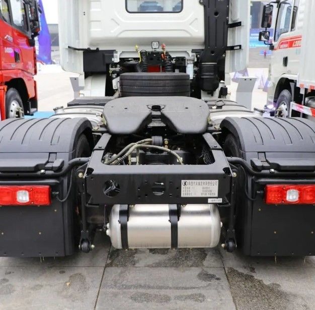 SHACMAN X3000 4x2 แทร็กเตอร์หัวรถยนต์ แรง แทร็กเตอร์รถยนต์ 375Hp WEICHAI เครื่องยนต์
