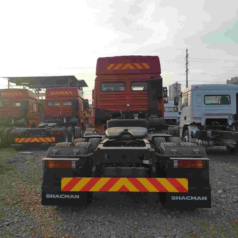 สีแดง SHACMAN F3000 375HP ยูโร V 6 ล้อ หัวจูง 4x2 WEICHAI เครื่องยนต์