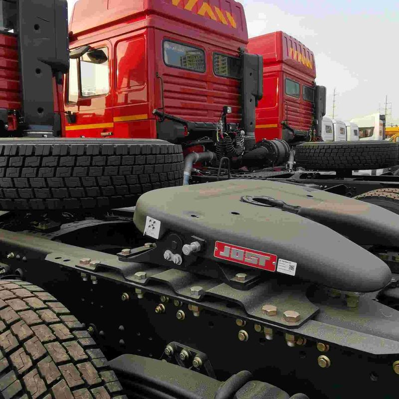 สีแดง SHACMAN F3000 375HP ยูโร V 6 ล้อ หัวจูง 4x2 WEICHAI เครื่องยนต์