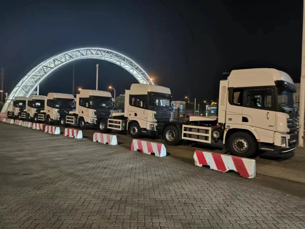 SHACMAN X3000 4x2 รถบรรทุกแทรกเตอร์ 430hp สะดวกต่อสิ่งแวดล้อม ยูโร II กับยาง 6
