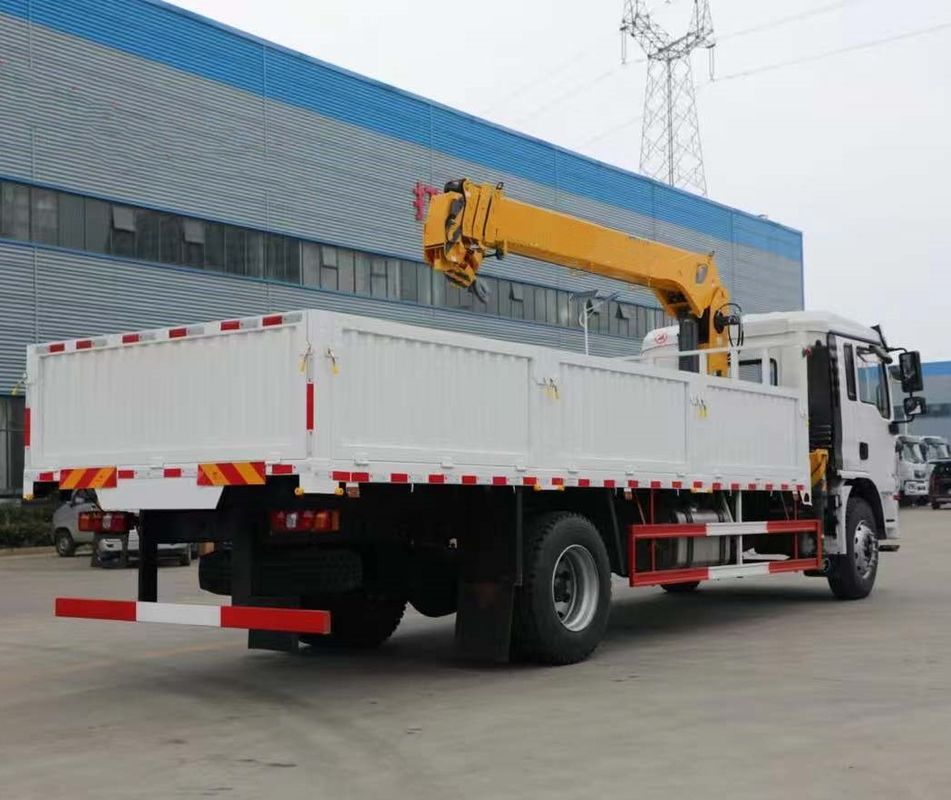 SHACMAN L3000 4X2 10 ตัน ความจุรถบรรทุกสินค้า 240HP เครนขนส่งสินค้าในคุณภาพดี