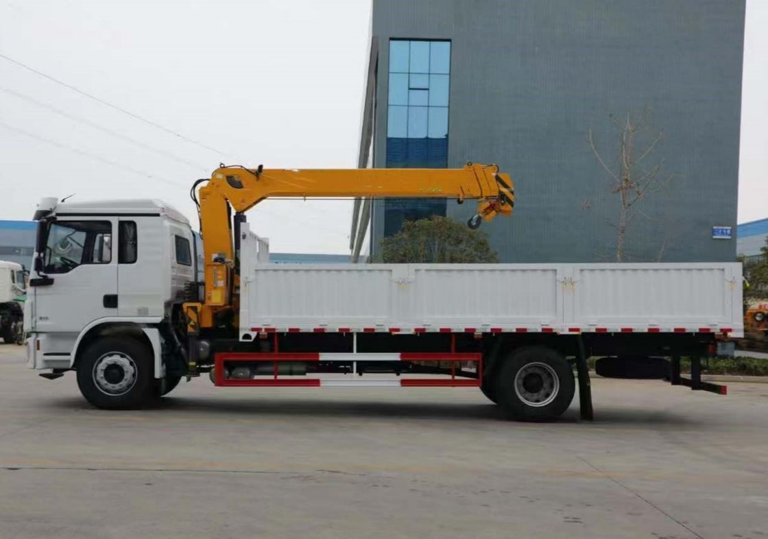 SHACMAN L3000 4X2 10 ตัน ความจุรถบรรทุกสินค้า 240HP เครนขนส่งสินค้าในคุณภาพดี