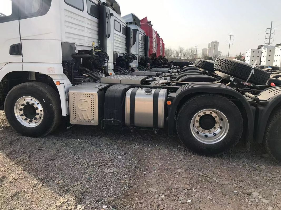 10 ล้อ 6X4 SHACMAN รถบรรทุกแทรกเตอร์ X3000 SHACMAN รถบรรทุกแทรกเตอร์สําหรับแดนซาเนีย CUMMINS ISME420 Euro3 55Ton รถบรรทุกแทรกเตอร์