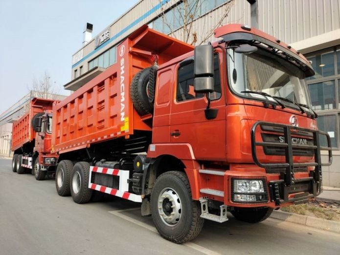 Neon Red Heavy Dump Truck Collision Mitigation System 25T ความจุ 6x6 6x4 8x4 ไดรฟ์ประเภท 12 ล้อ 1800 3200 1350 มม