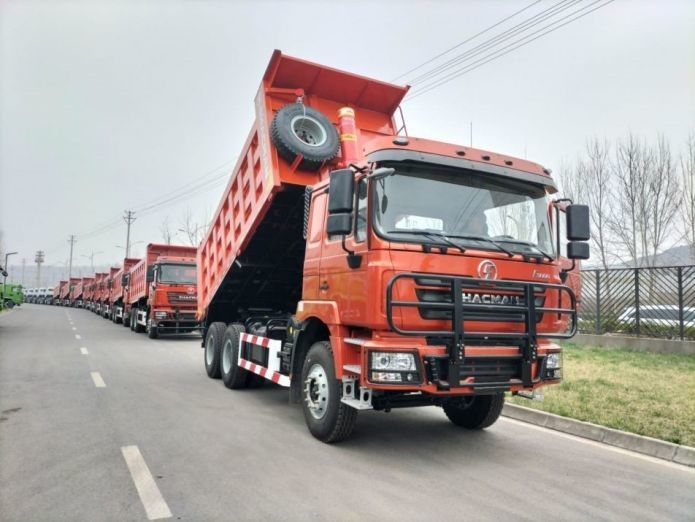 Neon Red Heavy Dump Truck Collision Mitigation System 25T ความจุ 6x6 6x4 8x4 ไดรฟ์ประเภท 12 ล้อ 1800 3200 1350 มม
