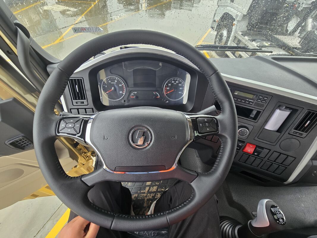 รถหัวลาก SHACMAN X3000 6X4 พร้อมถังน้ำมันเชื้อเพลิงอลูมิเนียม 600 ลิตร และโครงสร้างปรับความกว้างได้ ขับซ้ายหรือขวา