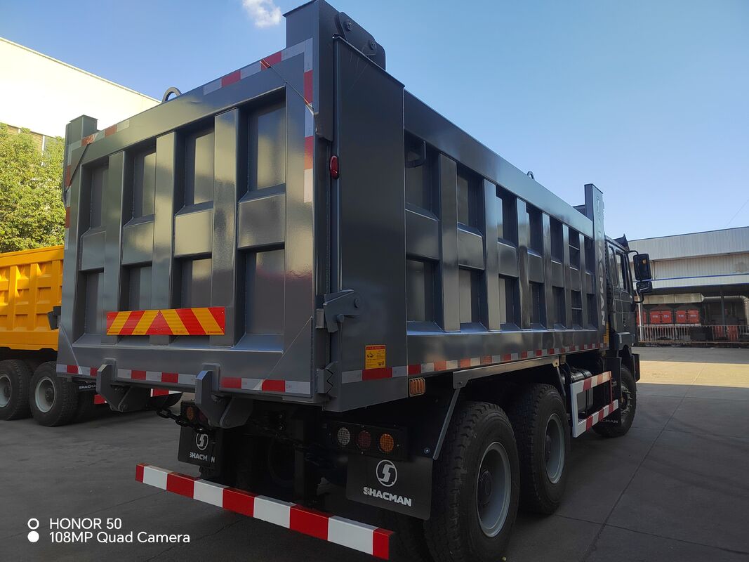 SHACMAN 3 axle รถกระบะหนักกับ 12.00R20 ยาง 400L ถังน้ํามันและการส่งทางมือ 430HP EuroII 25 ตัน