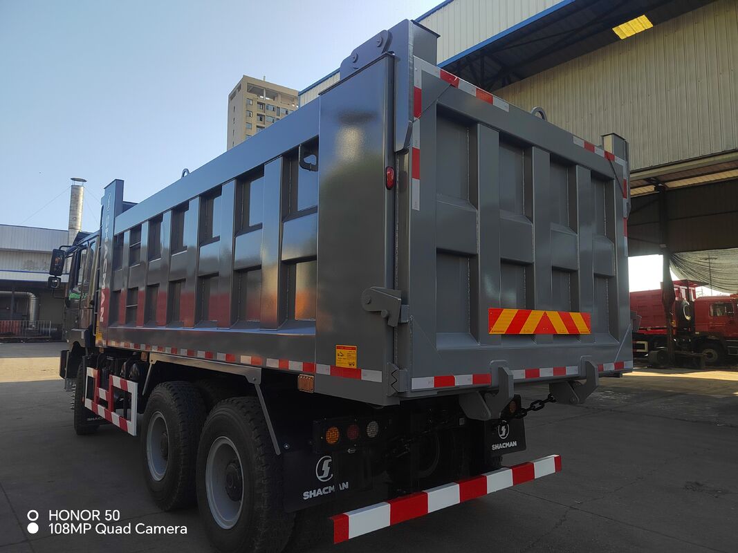 SHACMAN 3 axle รถกระบะหนักกับ 12.00R20 ยาง 400L ถังน้ํามันและการส่งทางมือ 430HP EuroII 25 ตัน